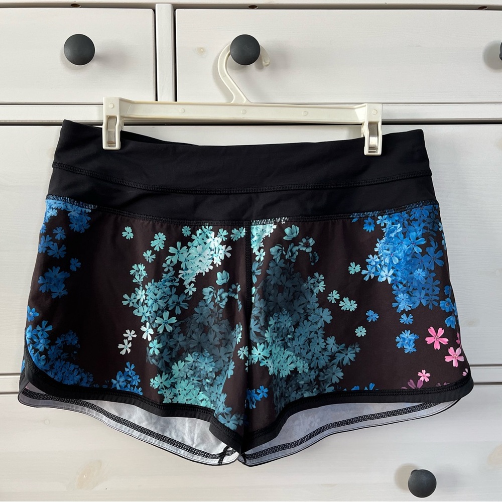 Lululemon shorts size 6
